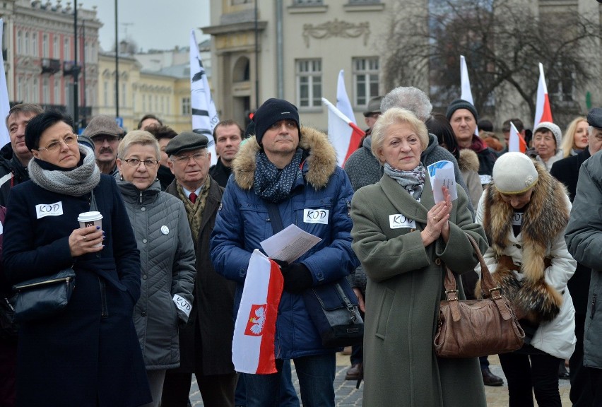 Komitet Obrony Demokracji manifestował w Lublinie. "Beata opublikuj!" [ZDJĘCIA, WIDEO]