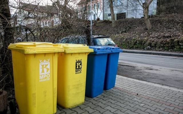 Od 1 kwietnia obowiązują nowe zasady segregacji odpadów....