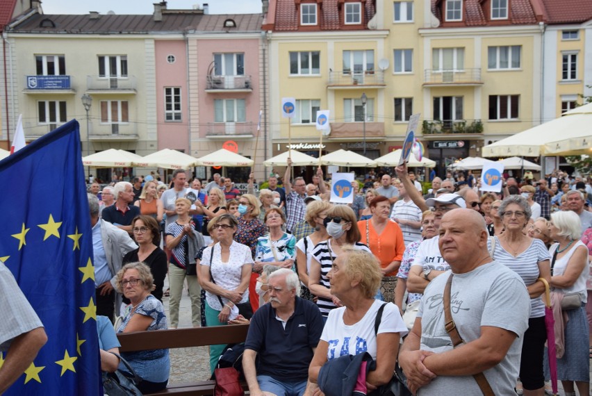 Setki osób wyszło na ulice Białegostoku w obronie TVN-u i...