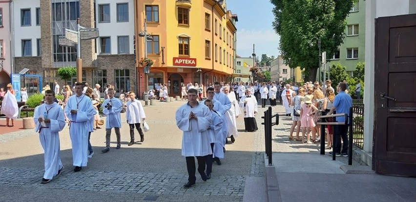 Bytów. Procesja Bożego Ciała przeszła ulicami miasta (zdjęcia)