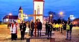 Suraż. Droga krzyżowa w nocnej scenerii w historycznym grodzie na Podlasiu. W najmniejszym mieście w Polsce tradycja jest wciąż żywa