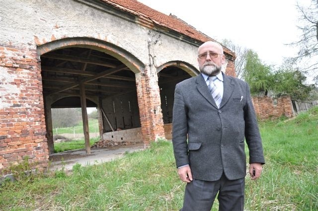 Zabytkowa stodoła doskonale nadaje się na urządzenie w niej sceny z widownią - mówi Wiesław Plewa, wójt Tułowic.