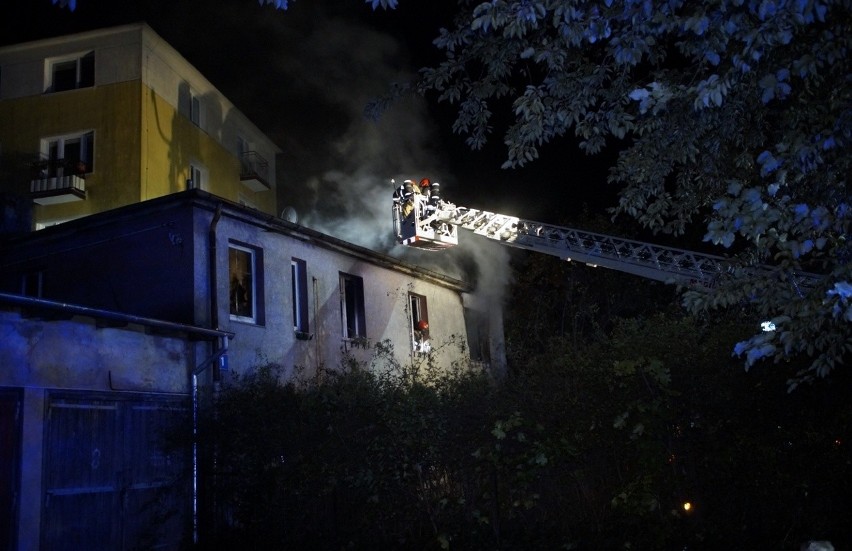 Pożar budynku przy ulicy Wileńskiej w Słupsku [ZDJĘCIA]