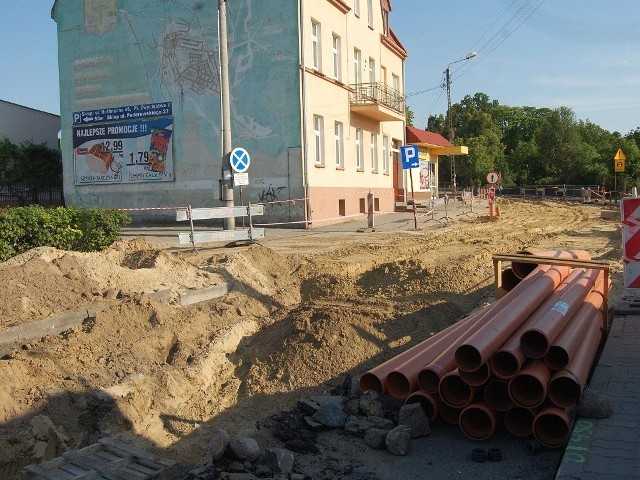 Obecnie największe utrudnienia są na wysokości dworca PKS. Ale drogowcy pójdą z pracami dalej, aż do poczty