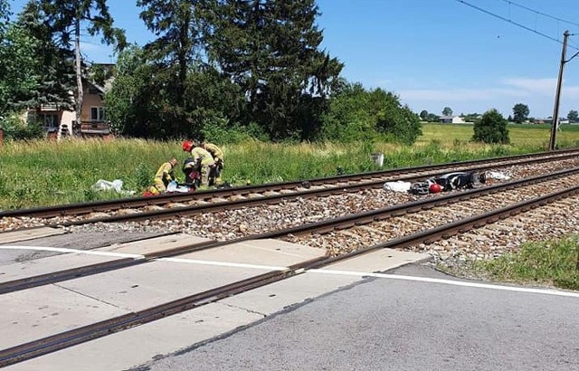 Do wypadku doszło w sobotę, 25 czerwca, na przejeździe kolejowym w Woli Lipienieckiej Dużej.