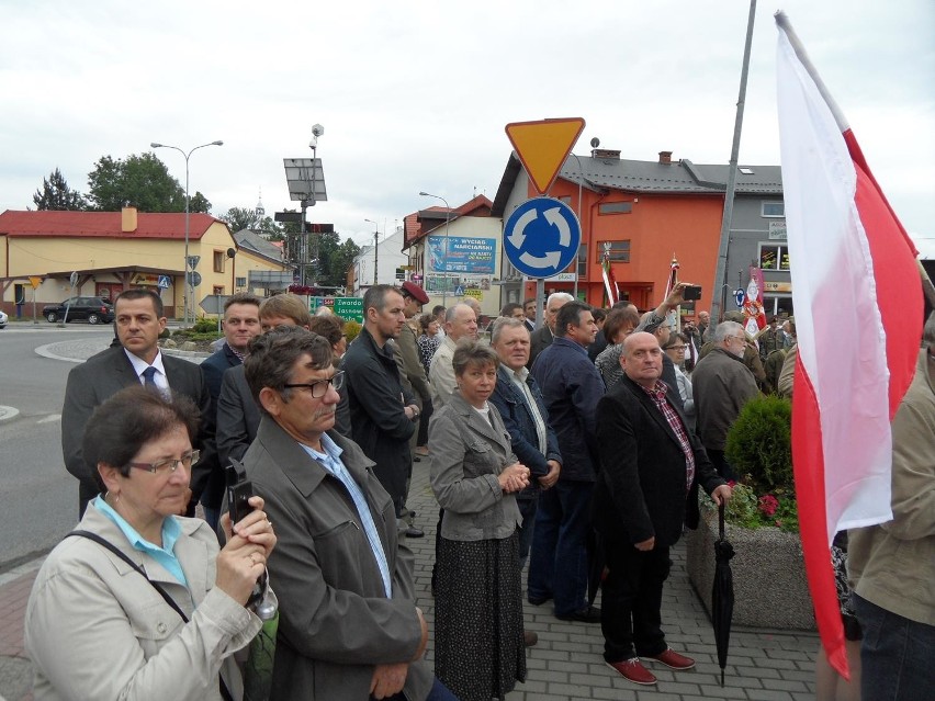 Milówka: Odsłonili pomnik Antoniego Bieguna "Sztubaka" i jego żołnierzy [ZDJĘCIA, WIDEO] 