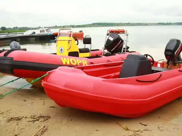 Nowa łódź (na pierwszym planie) już służy ratownikom na Jeziorze Tarnobrzeskim.