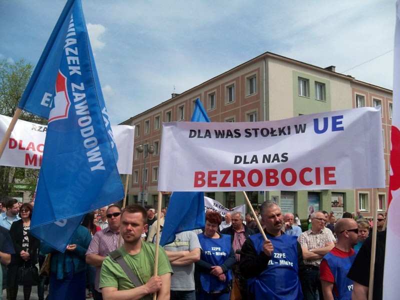 Mielec broni swojego zakładu. Protest w sprawie przetargu na śmigłowce [ZDJĘCIA]