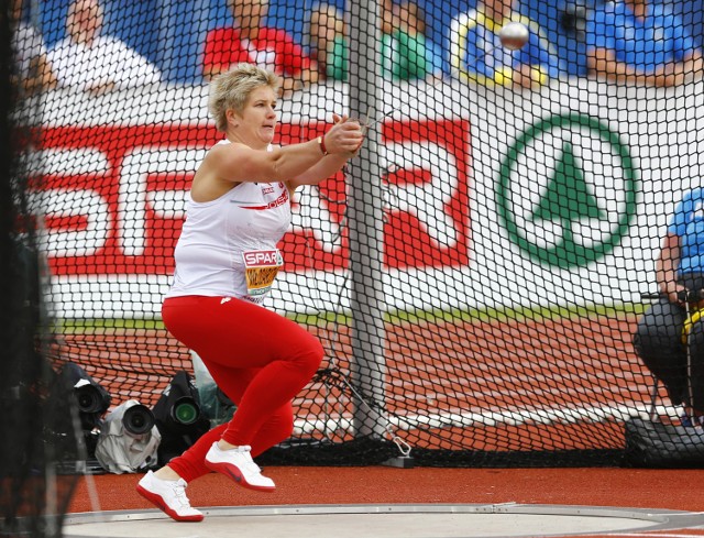 Anita Włodarczyk zdominowała konkurs rzutu młotem podczas mistrzostw Europy w lekkoatletyce, które rozgrywane są w Amsterdamie.