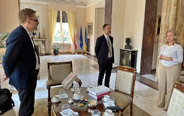 Poza pracą badawczą we Włoszech, wrocławianie podejmowali ważne rozmowy z polskimi placówkami dyplomatycznymi w Rzymie.