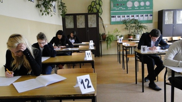 Matematykę pisali w piątek między innymi uczniowie z X Liceum Ogólnokształcącego imienia Stanisława Konarskiego w Radomiu.