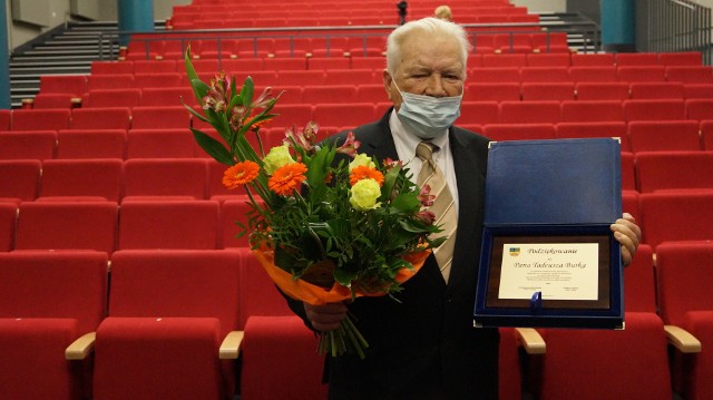 Tadeusz Burek, legenda tychowskiej kultury, członek Zespołu Ludowego Radość od  ponad 40 lat, został honorowym obywatelem Tychowa.