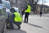 Kraków. Żniwa straży miejskiej. 40 blokad na samochodach, które parkowały pod Wawelem