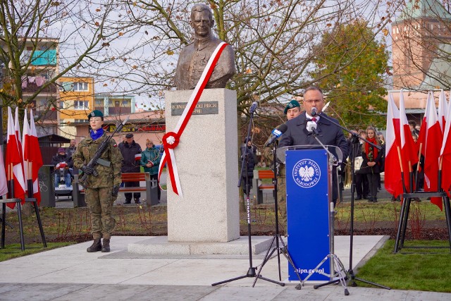 Pomnik odsłonili dyrektor szczecińskiego oddziału Instytutu Pamięci Narodowej Krzysztof Męciński i burmistrz Goleniowa Robert Krupowicz.
