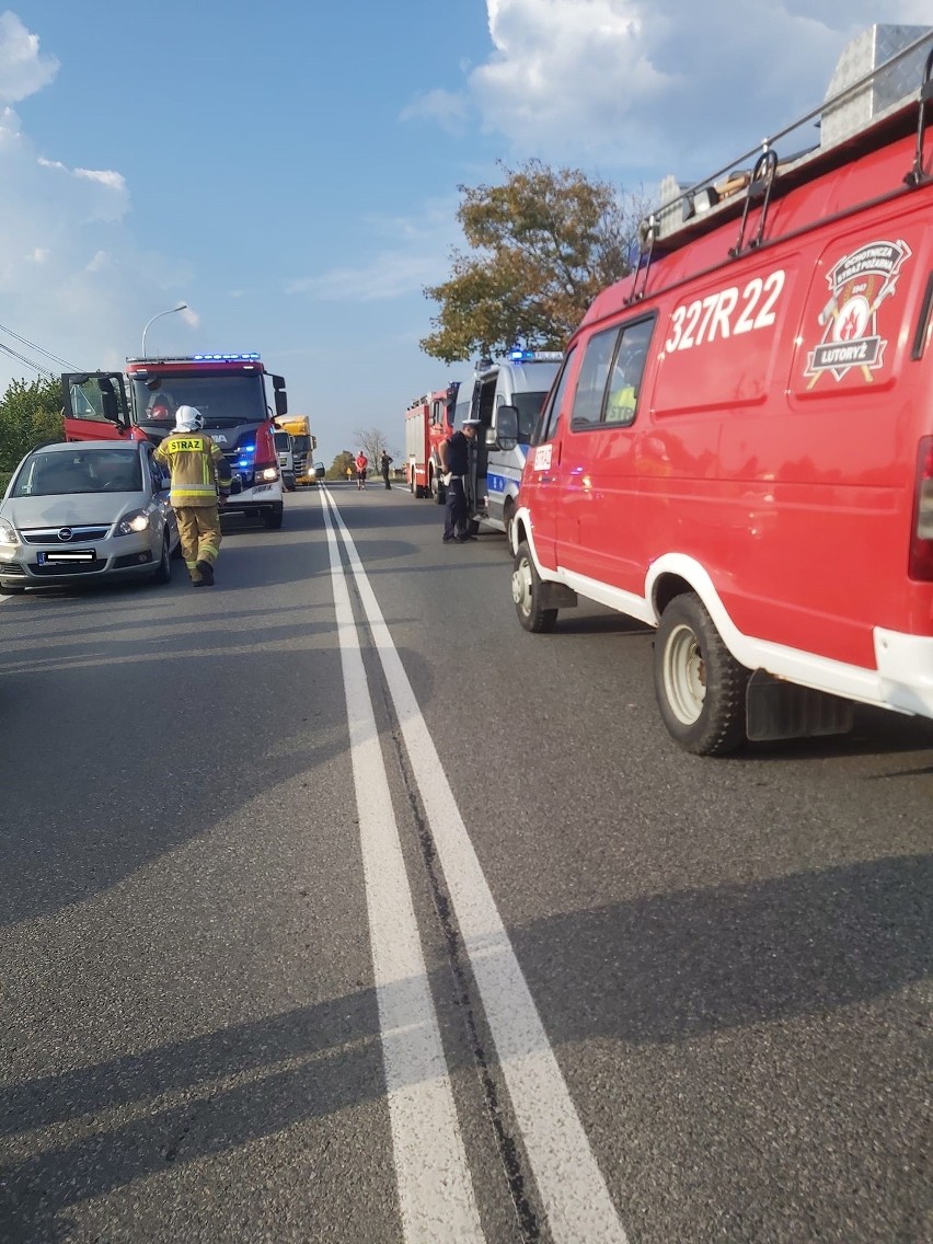 Na DK 19 w Lutoryżu czołowo zderzyły się dwa samochody osobowe. Droga jest zablokowana [ZDJĘCIA]