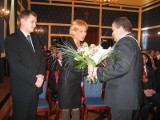 Nasi nowi posłowie na Sejm dostali gratulacje i po bukiecie