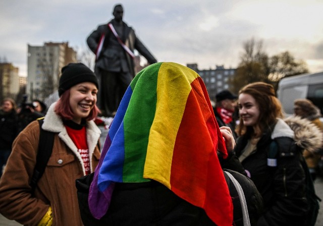 Pierwszy w historii Gdyni Marsz Równych [17.11.2018]. Na Tęczowy Marsz przyszli też kontrmanifestanci