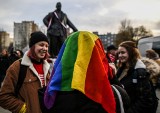 Marsz Równych w Gdyni [17.11.2018]. Happening osób walczących o uznanie swoich praw. Przyszli też kontrmanifestanci [zdjęcia]