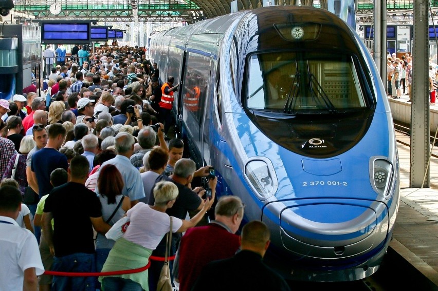 Wymienią fotele w pendolino na skórzane? PKP chce zwracać pociągi, bo siedzenia się brudzą...