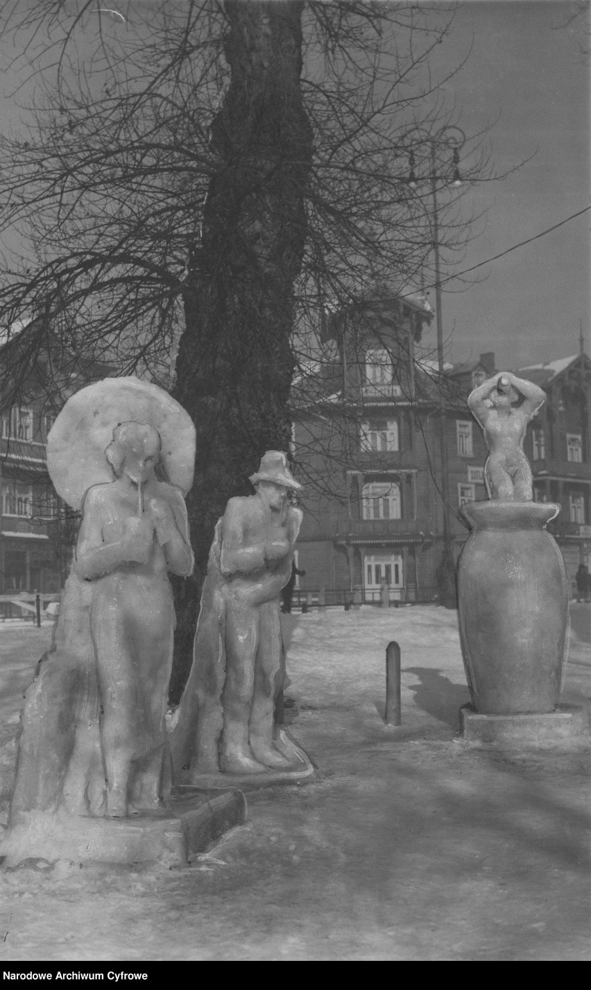 W latach 30 XX wieku rzeźby lodowe wykonywał m.in. artysta...