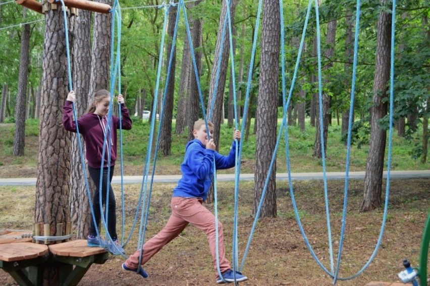 Park składa się z 10 atrakcji i ma długość około 70 metrów....