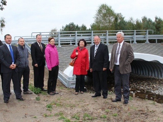 Oficjalny odbiór nowego mostu w Groblach koło Jeżowego.