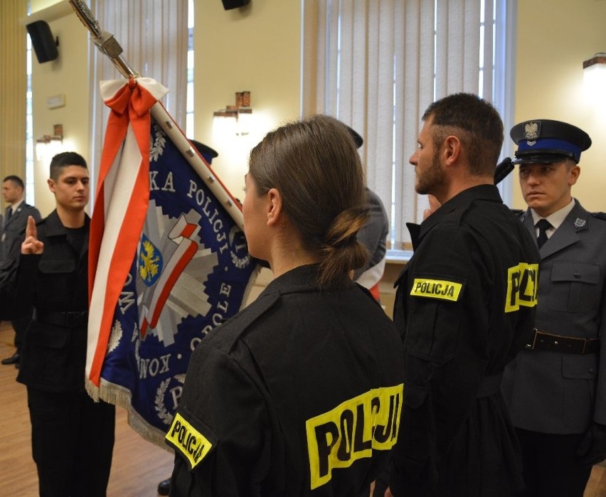 Opole: Ślubowanie nowych policjantów i odznaczenia dla...