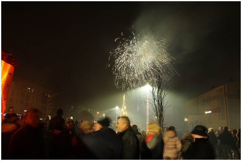 Z muzyką, tańcem i wystrzałami korków od szampana Mońki...