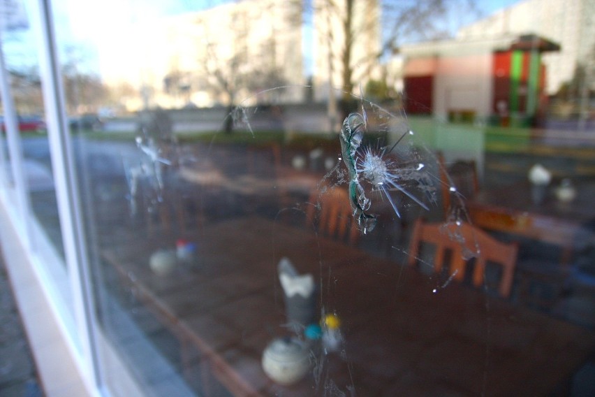 Ktoś ostrzelał z wiatrówki bary Palestyńczyka w Gdańsku