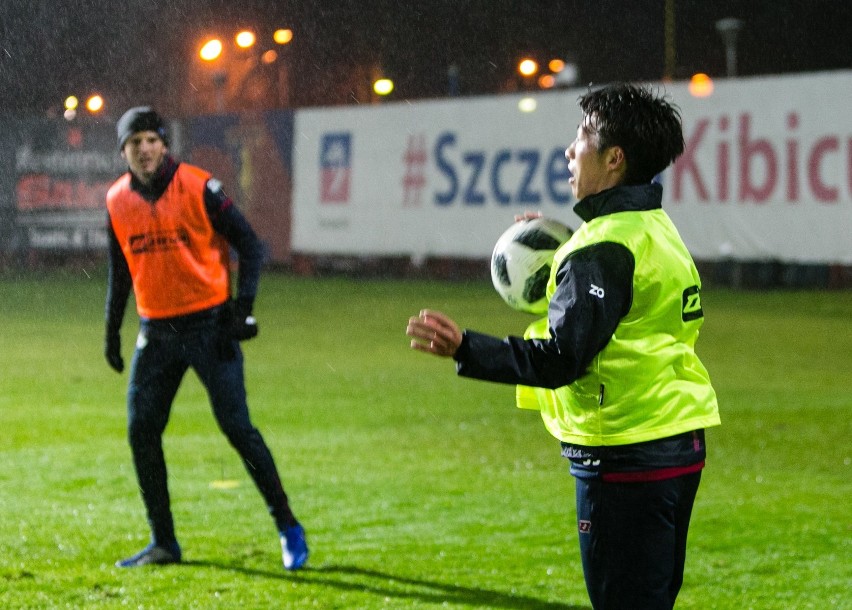 Trening Pogoni Szczecin na płycie głównej stadionu przy...