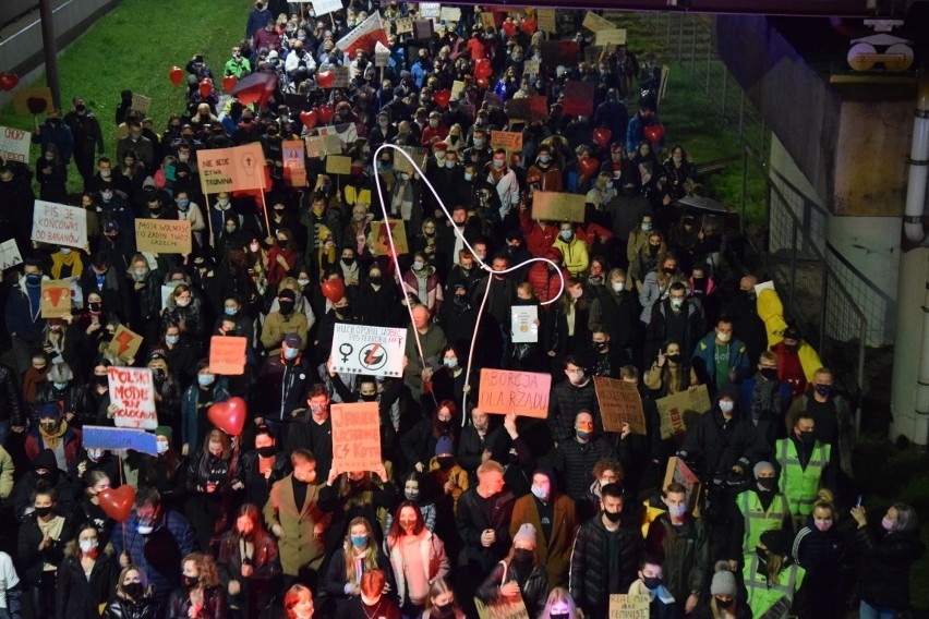 Strajk kobiet w Częstochowie. Protestujący blokowali ruch na...