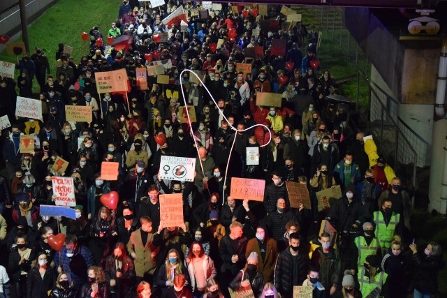 Strajk kobiet w Częstochowie. Protestujący blokowali ruch na głównych skrzyżowaniach miastach