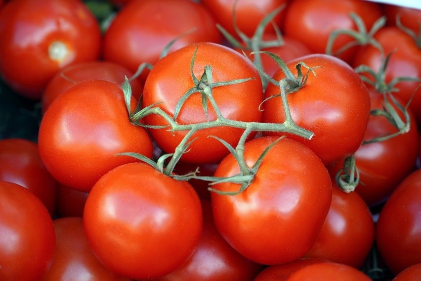 Pomidory są źródłem potasu, manganu, magnezu, fosforu,...