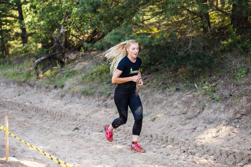 Hero Run. Walczyli z wymyślnymi przeszkodami i upałem (zdjęcia)