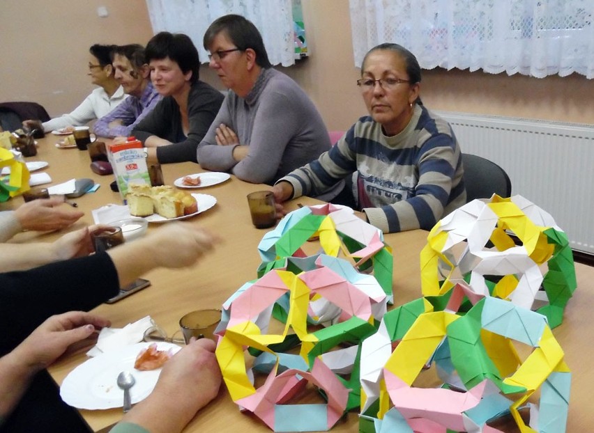 Kule - to jedne z dzieł z origami, które powstały na...