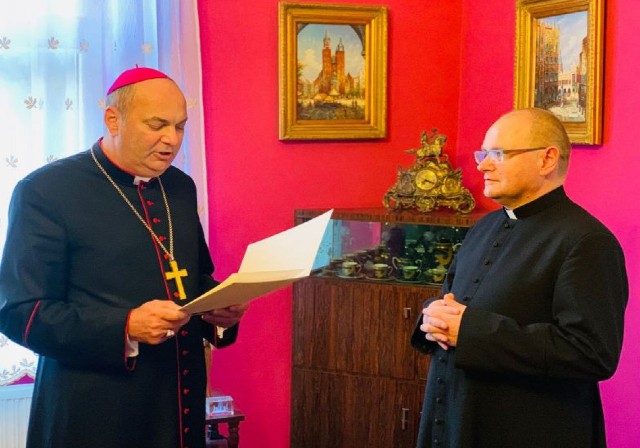 Biskup sosnowiecki Grzegorz Kaszak powołał ks. Zbigniewa Słowikowskiego na nowego administratora parafii św. Jana Chrzciciela w Żelisławicach