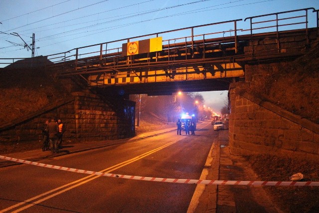 Wiadukt nad ul. Długą już raz został uszkodzony przez samochód ciężarowy