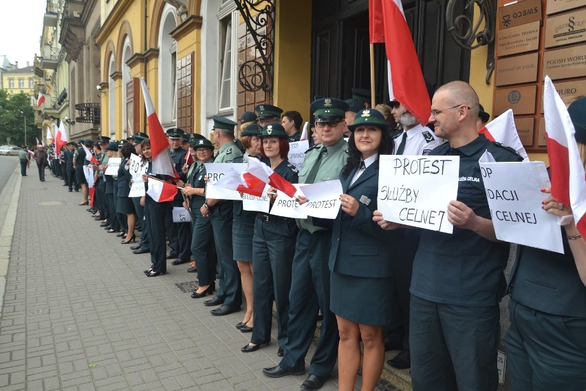 Wrocław: Celnicy znów protestowali. Dziś 200 osób [ZDJĘCIA]