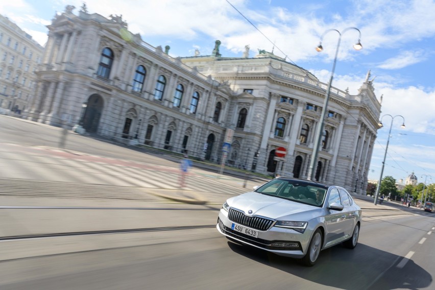 Skoda Superb 2019. Bezpieczniej i bardziej komfortowo