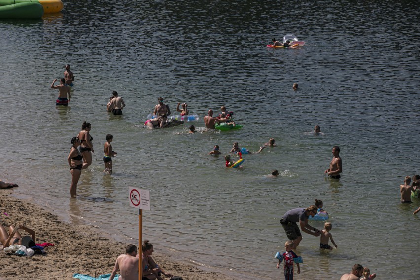 Weekend jak w tropikach, więc zalew Kryspinów przeżywa oblężenie [ZDJĘCIA]