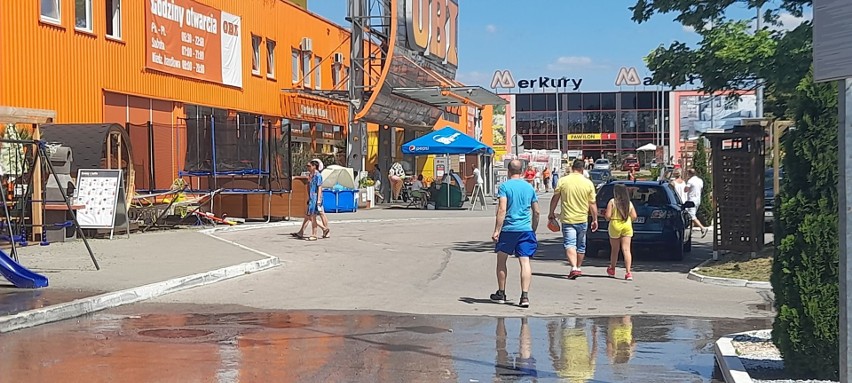 Niedziela handlowa w Kielcach. Mnóstwo ludzi na zakupach w Obi