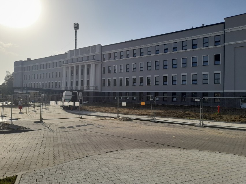 Szpital powiatowy w Czeladzi zmienia swój wygląd zewnętrzny,...