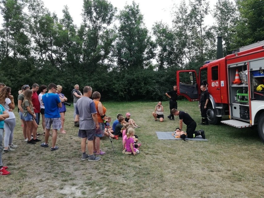   Pińczowscy strażacy prowadzą zajęcie z dziećmi (ZDJĘCIA) 