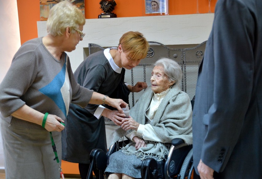 Najstarsza lublinianka otrzymała pierwszy medal z okazji 700-lecia miasta (ZDJĘCIA)