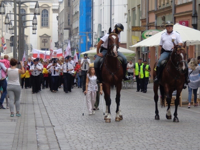 Dni Kromki Chleba Caritas. Kolorowy korowód przemaszerował przez miasto (ZDJĘCIA)