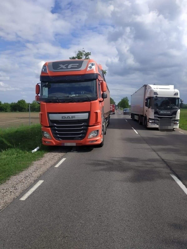 Grajewo. Wypadek na trasie K65 do Koszarówki. Ciężarówka potrąciła rowerzystę. Utrudnienia w ruchu