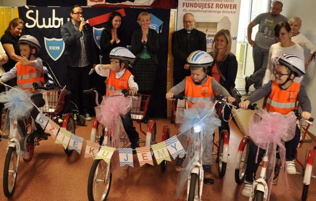 Dzieci otrzymały rowery rehabilitacyjne dla niepełnosprawnych