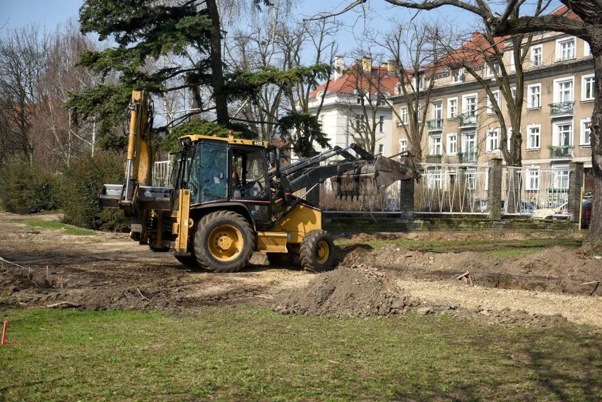 Zakończenie prac i oddanie placu Nowakowskiego do użytku...