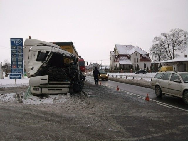 Wypadek w Suchatówce, tir wpadł na tira