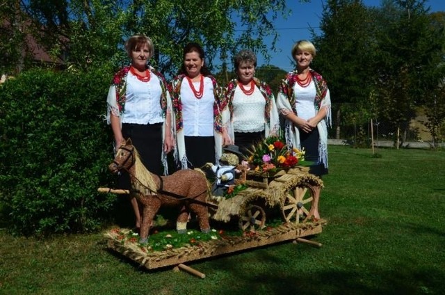 Wieniec z Babic i jego autorki: Teresa Kwasiżur, Elżbieta Burchała, Jolanta Osypanka, Grażyna Karpińska.